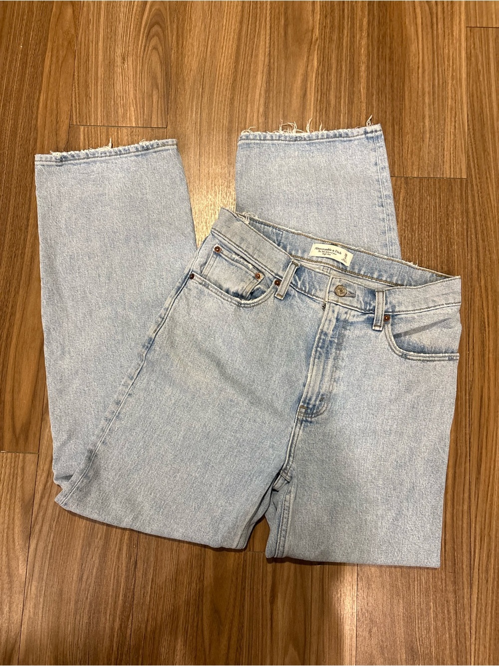 Abercrombie & Fitch Light Blue 90s high rise relaxed jeans